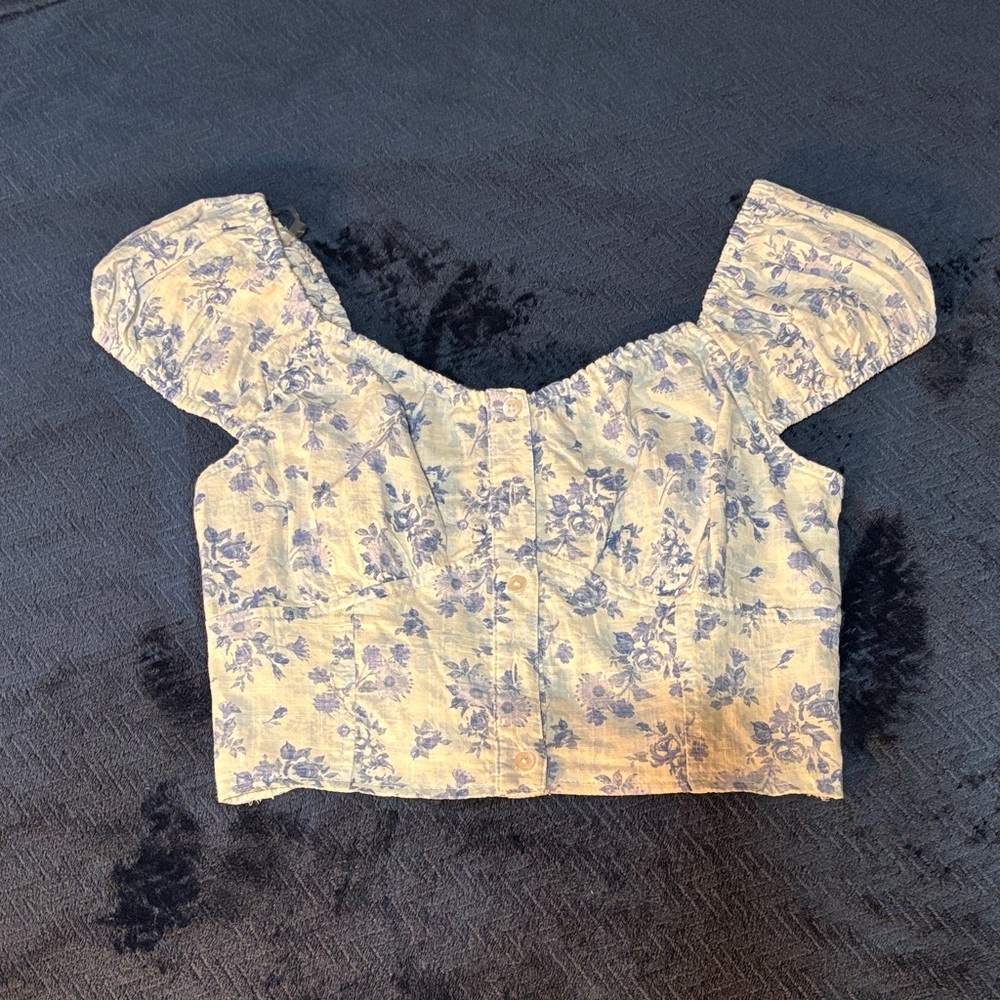 Arizona Jean Company Blue Floral Blouse